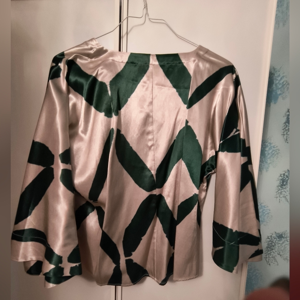 Figue Andromeda satin top green and beige abstract US L - Picture 4 of 6